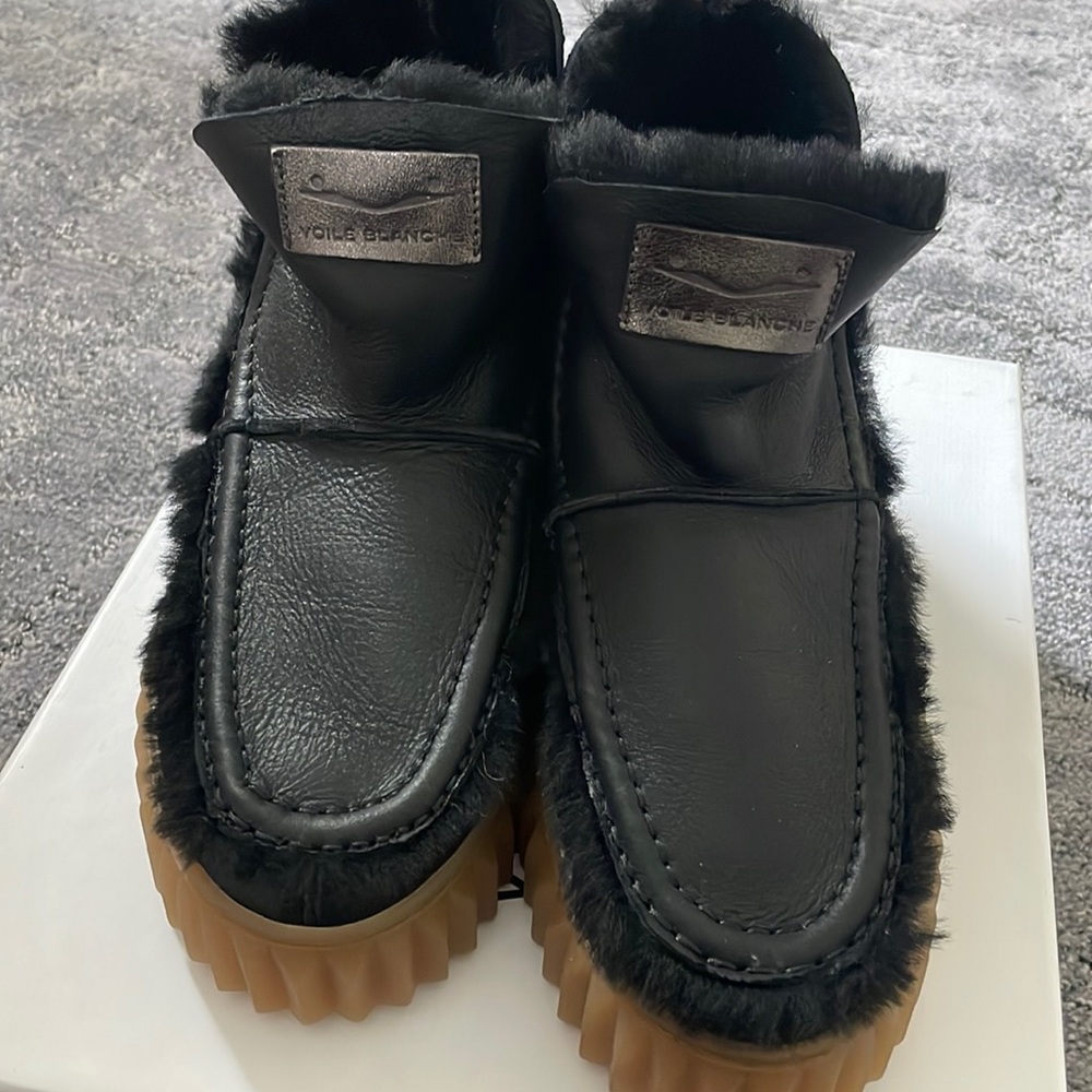 Voile Blanche black shearling lined booties 36